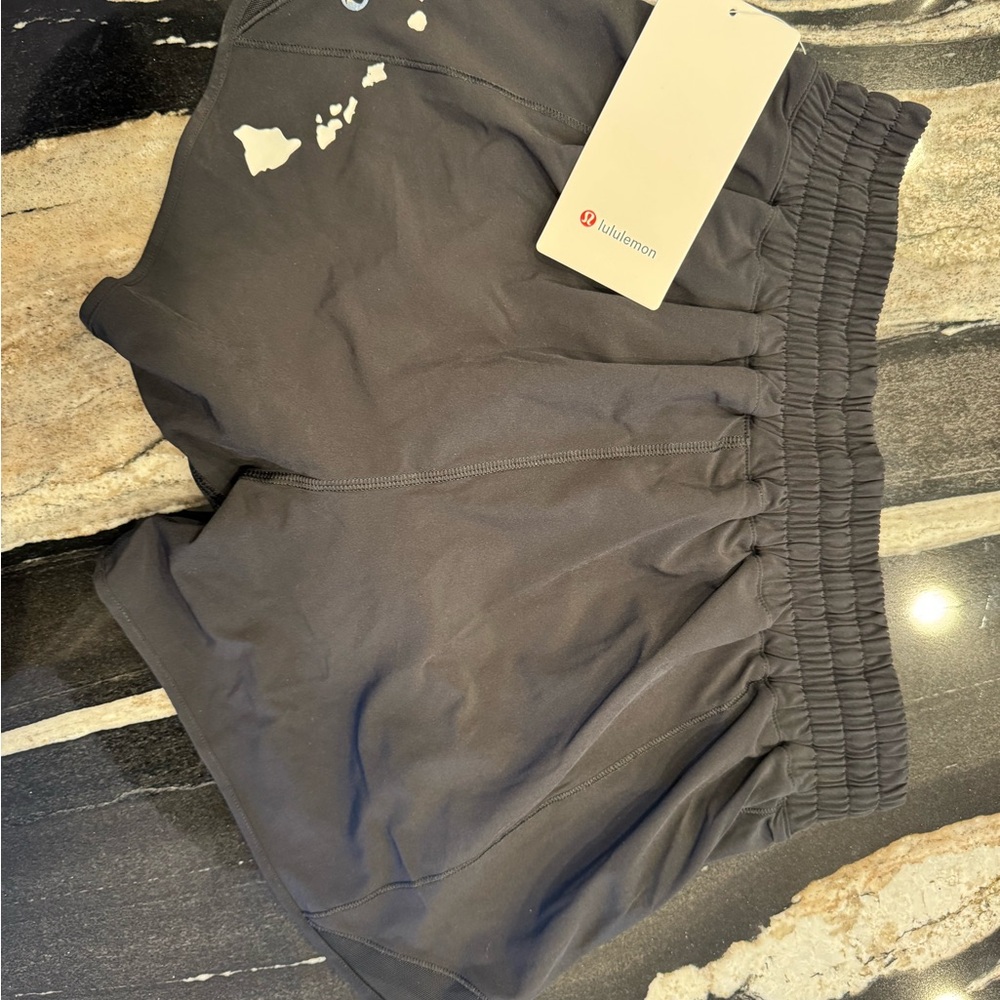 lululemon athletica Hotty Hot Shorts rare Hawaii edition!!!